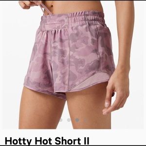Lululemon Hotty Hot Short 4” Size 8